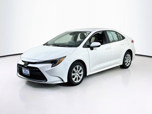 Used 2025 Toyota Corolla LE FWD image 1
