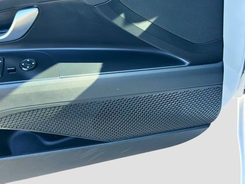 Certified 2025 Hyundai Elantra SEL FWD image 19
