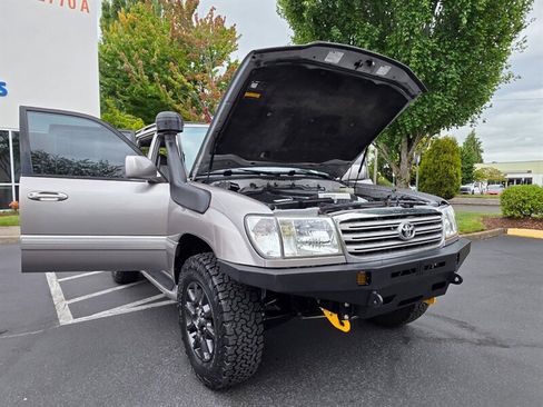 Used 2004 Toyota Land Cruiser w/ Convenience Pkg AWD/4WD image 27
