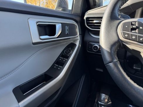 Certified 2022 Ford Explorer XLT w/ Equipment Group 202A image 33