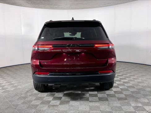 Used 2023 Jeep Grand Cherokee Altitude AWD/4WD image 5