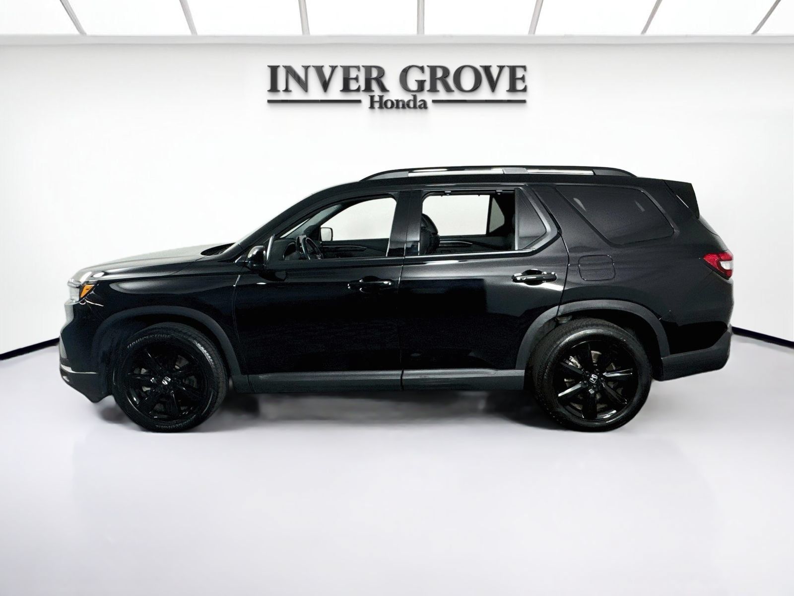 Used 2025 Honda Pilot Black Edition image 8