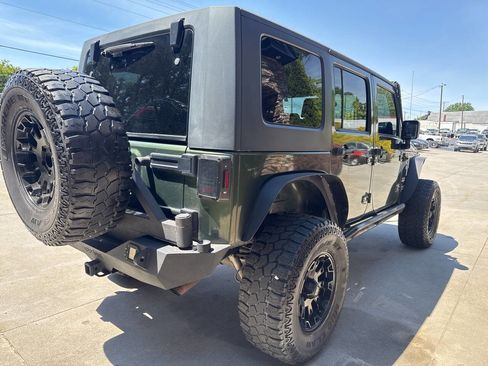 Used 2008 Jeep Wrangler Unlimited Sahara AWD/4WD image 6