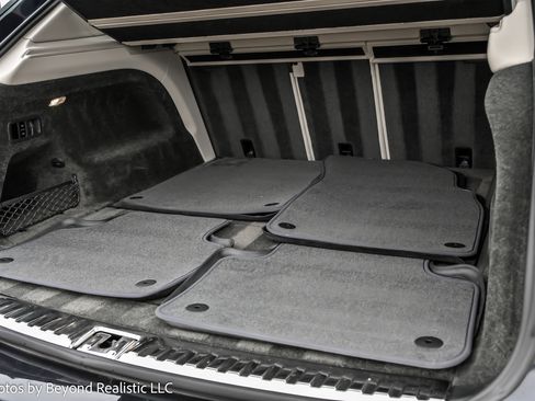 Used 2022 Bentley Bentayga image 17