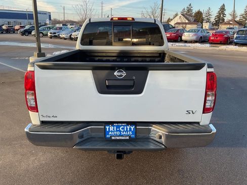 Used 2014 Nissan Frontier SV image 6