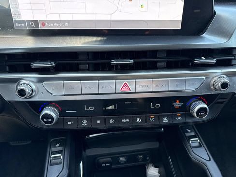 Used 2025 Kia Telluride S AWD/4WD image 11