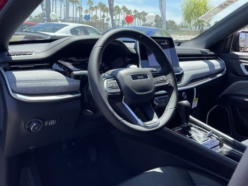 New 2025 Jeep Compass Latitude image 16