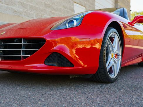 Used 2015 Ferrari California T RWD image 42