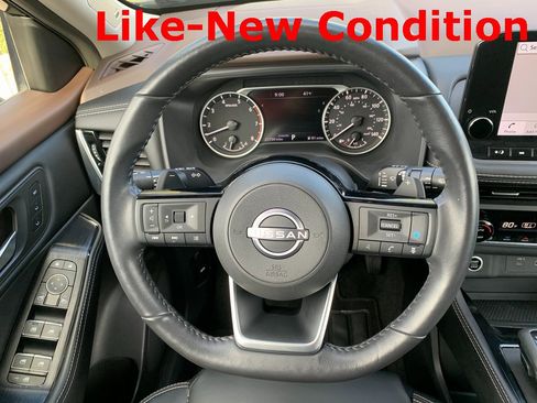 Used 2023 Nissan Rogue SL w/ SL Premium Package image 12