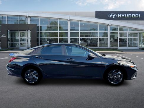 New 2026 Hyundai Elantra SEL FWD image 9