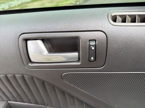 Used 2011 Ford Mustang Shelby GT500 w/ SVT Performance Pkg image 18