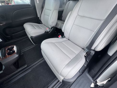 Used 2015 Toyota Sienna Limited FWD image 14