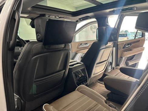 Used 2025 GMC Yukon Denali Ultimate w/ LPO, Floor Liner Package AWD/4WD image 35