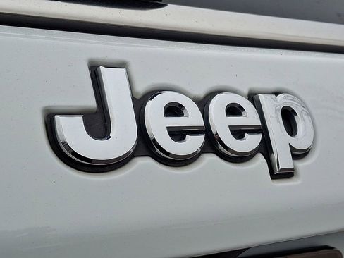 Used 2024 Jeep Compass Latitude image 29