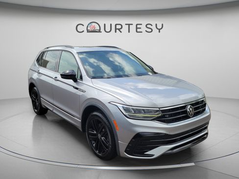 Used 2022 Volkswagen Tiguan SE R-Line FWD image 7