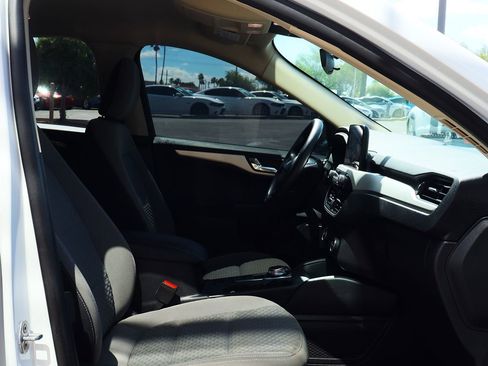 Used 2020 Ford Escape SE image 30