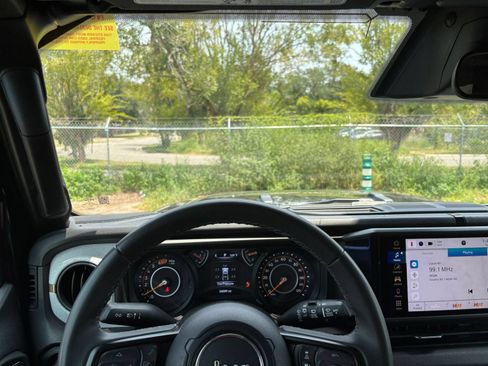 Used 2025 Jeep Wrangler Unlimited Sport AWD/4WD image 33