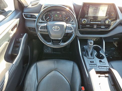 Used 2021 Toyota Highlander XLE image 10