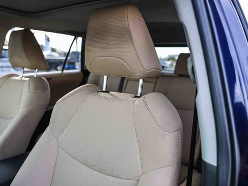 Certified 2022 Toyota RAV4 XLE w/ Convenience Package image 17