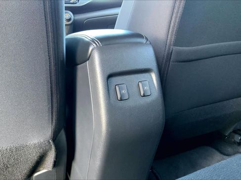 Used 2021 Nissan Kicks SV FWD image 35