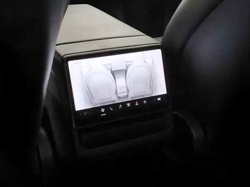 Used 2026 Tesla Model Y Long Range AWD/4WD image 19