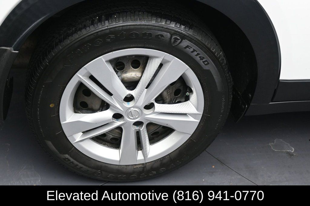 Used 2023 Nissan Kicks S FWD image 5