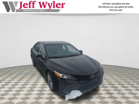 Used 2020 Toyota Camry XLE image 1