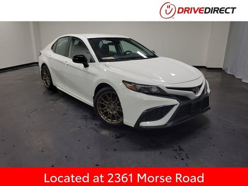 Used 2023 Toyota Camry SE image 1