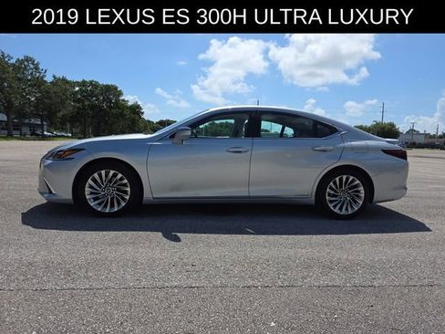 Used 2019 Lexus ES 300h Ultra Luxury w/ Accessory Package 2 FWD image 6