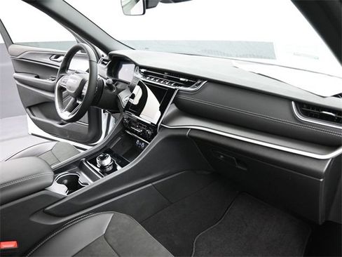 New 2025 Jeep Grand Cherokee Laredo image 25