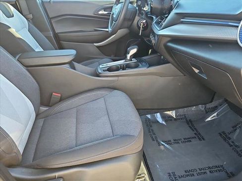 Used 2024 Chevrolet Trax LS image 19