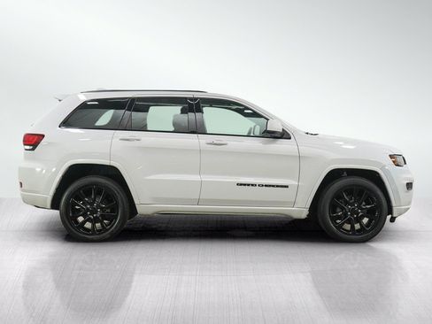 Used 2018 Jeep Grand Cherokee Altitude AWD/4WD image 6