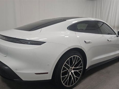 Used 2022 Porsche Taycan image 4
