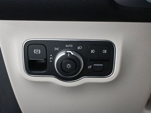 New 2026 Mercedes-Benz GLB 250 4MATIC image 9