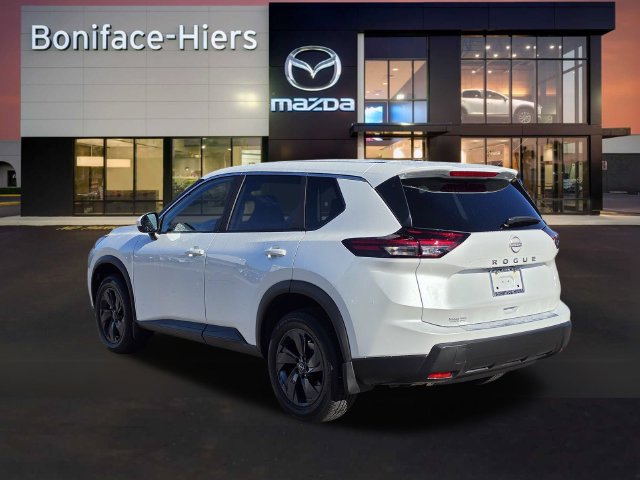 Used 2026 Nissan Rogue SV w/ Cold Weather Package FWD image 3