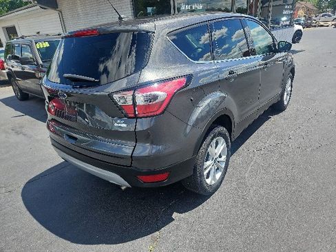 Used 2017 Ford Escape SE FWD image 2