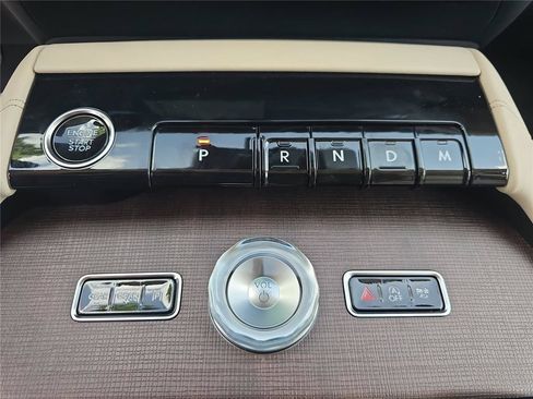 New 2027 Lincoln Navigator Premiere RWD image 18