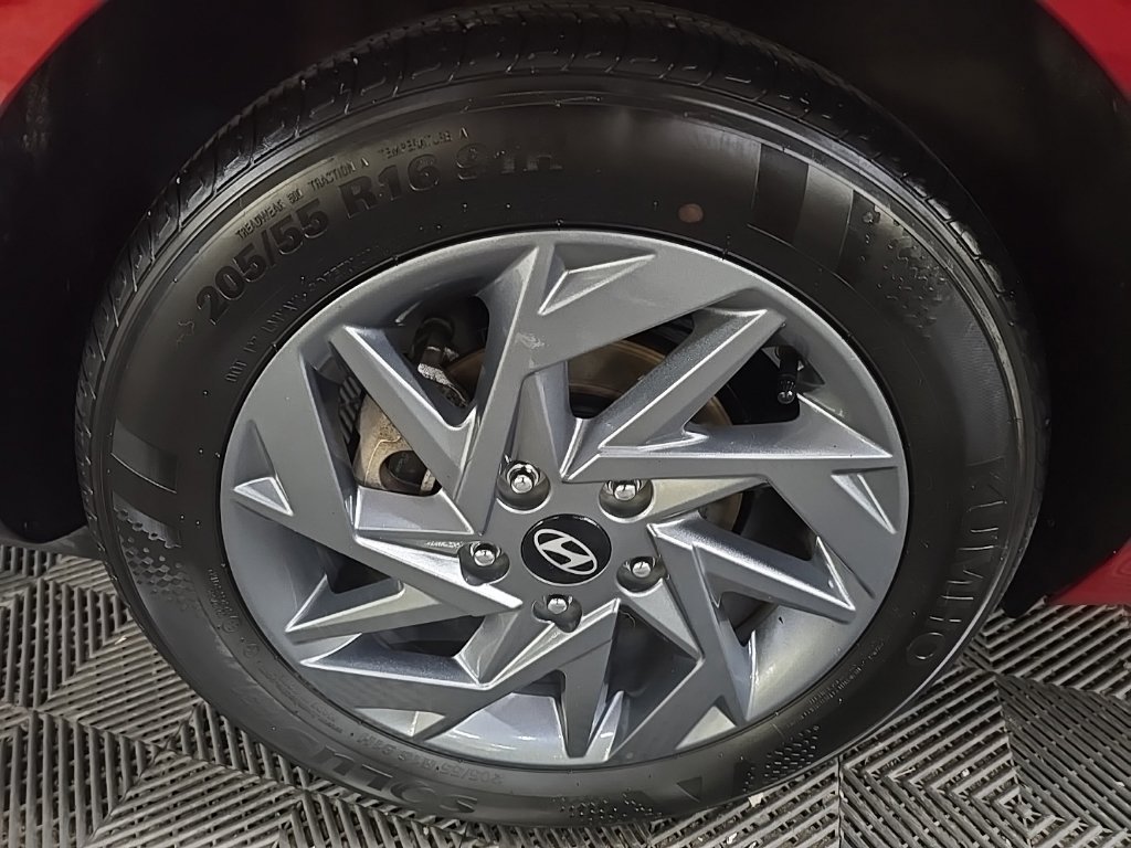 Used 2024 Hyundai Elantra SEL FWD image 15