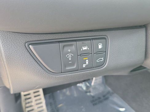 Used 2020 Genesis G70 3.3T RWD image 24
