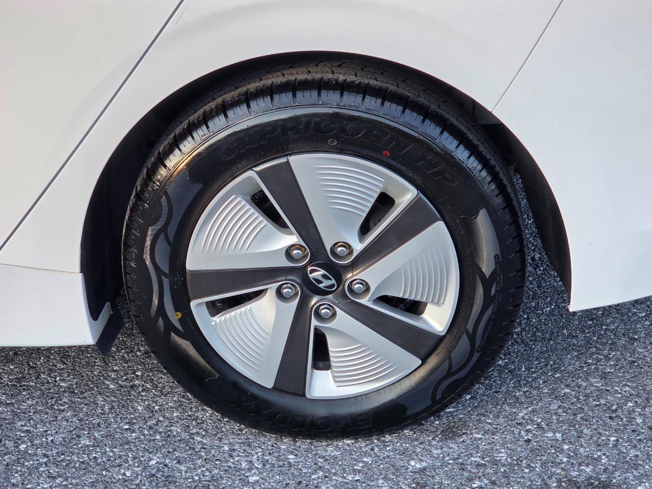 Used 2020 Hyundai Ioniq Blue FWD image 14