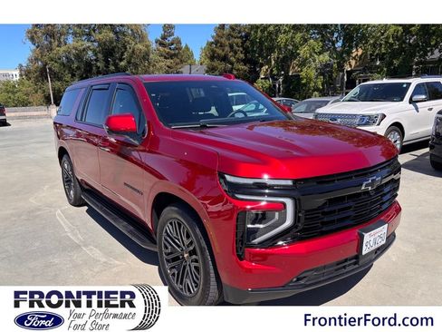 Used 2025 Chevrolet Suburban RST w/ RST Capability Package AWD/4WD image 8