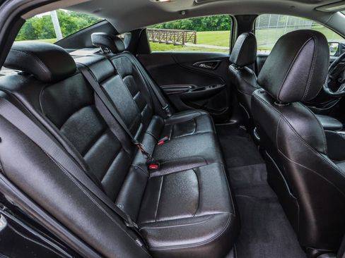 Used 2019 Chevrolet Malibu LT w/ Leather Package FWD image 35