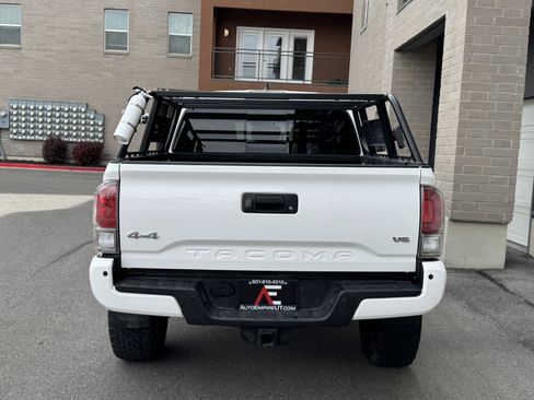 Used 2017 Toyota Tacoma Limited w/ Tow Package AWD/4WD image 5