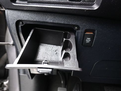 Used 2018 Toyota Sienna Limited image 24