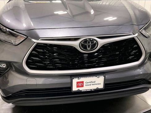 Certified 2024 Toyota Highlander XLE AWD/4WD image 32