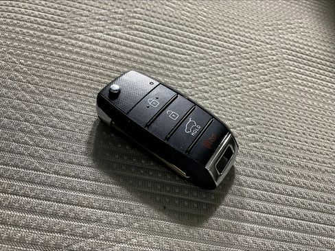Used 2020 Kia Sedona L FWD image 35