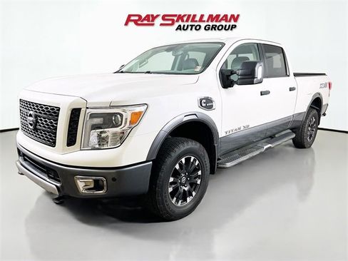 Used 2019 Nissan Titan PRO-4X w/ Pro-4x Convenience Package image 3