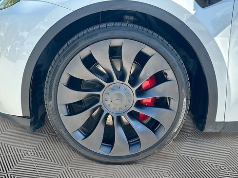Used 2023 Tesla Model Y Performance image 38