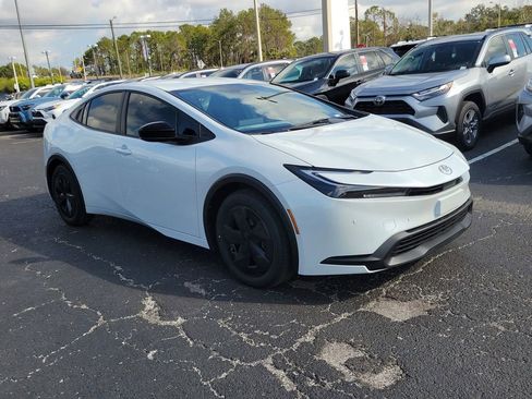 New 2026 Toyota Prius LE image 2