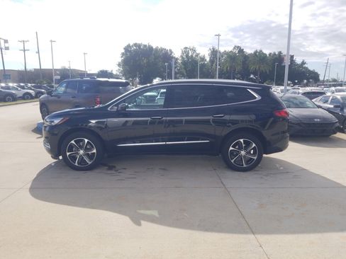 Used 2021 Buick Enclave Essence w/ Sport Touring Edition image 4